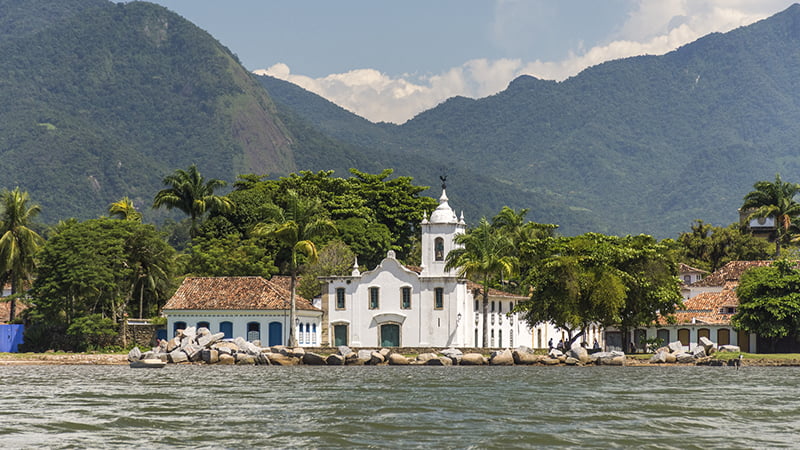 Visite o centro histórico de Paraty