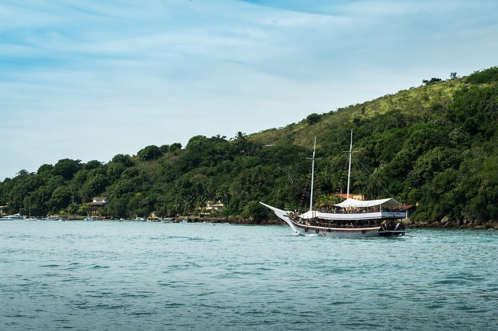 Escuna em Paraty.