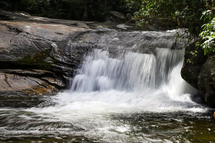 Conheça a Pedra que Engole em Trindade - Vila de Paraty - RJ